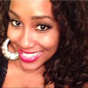 Meet your Posher, Lenea